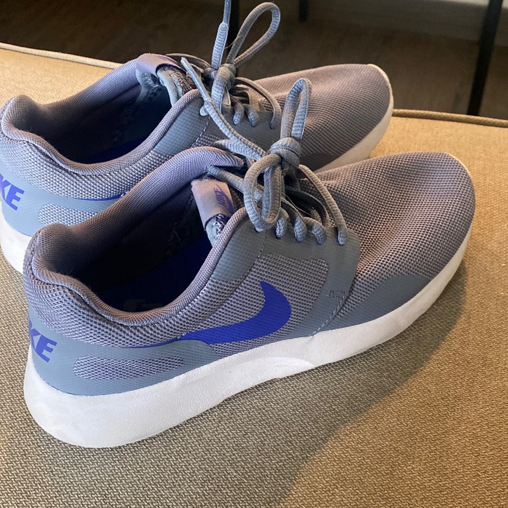 Nike women’s sneakers
